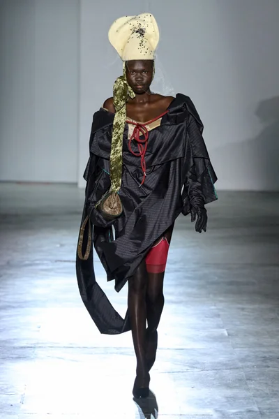 Look 28